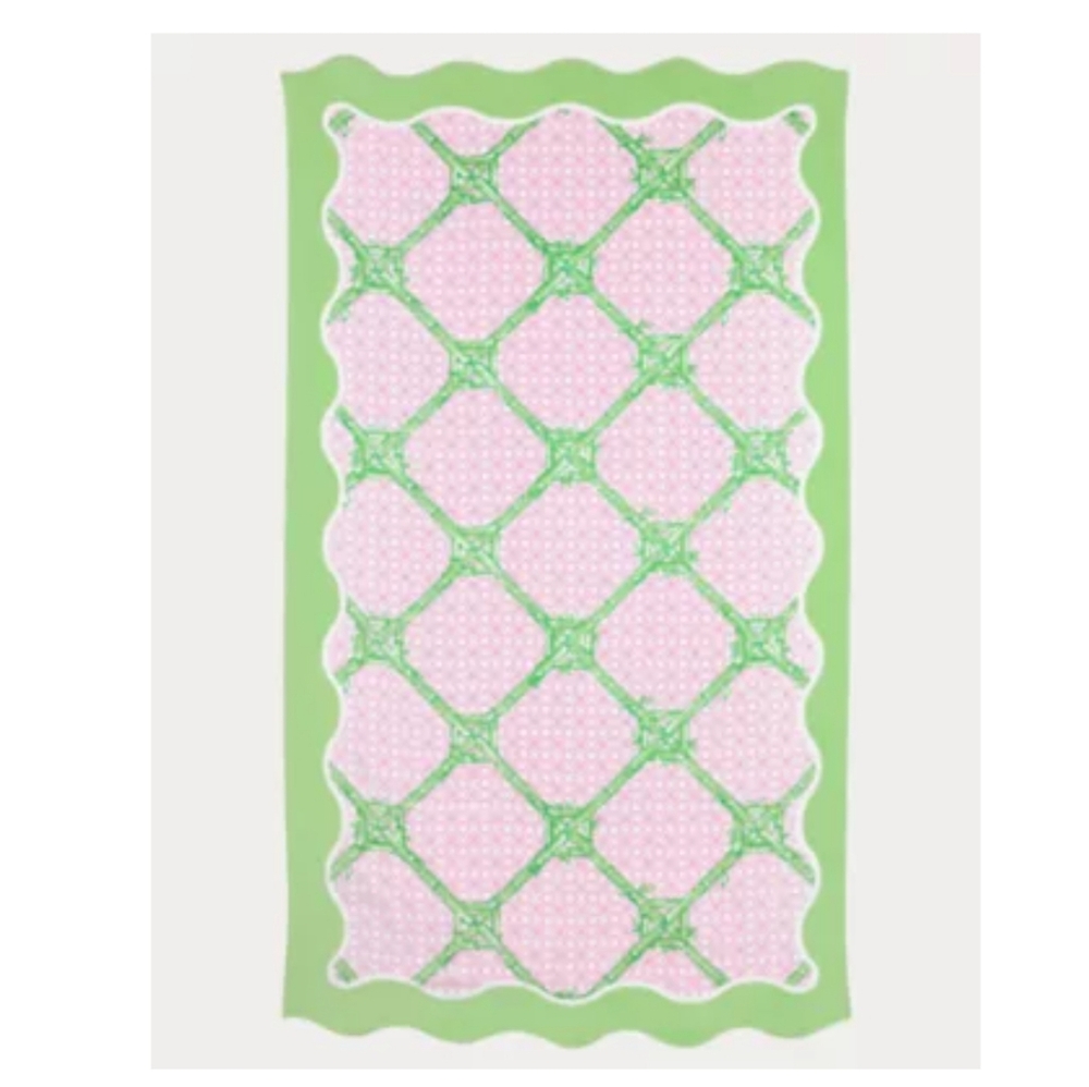 NWT Lilly Pulitzer Scallop Beach Towel
